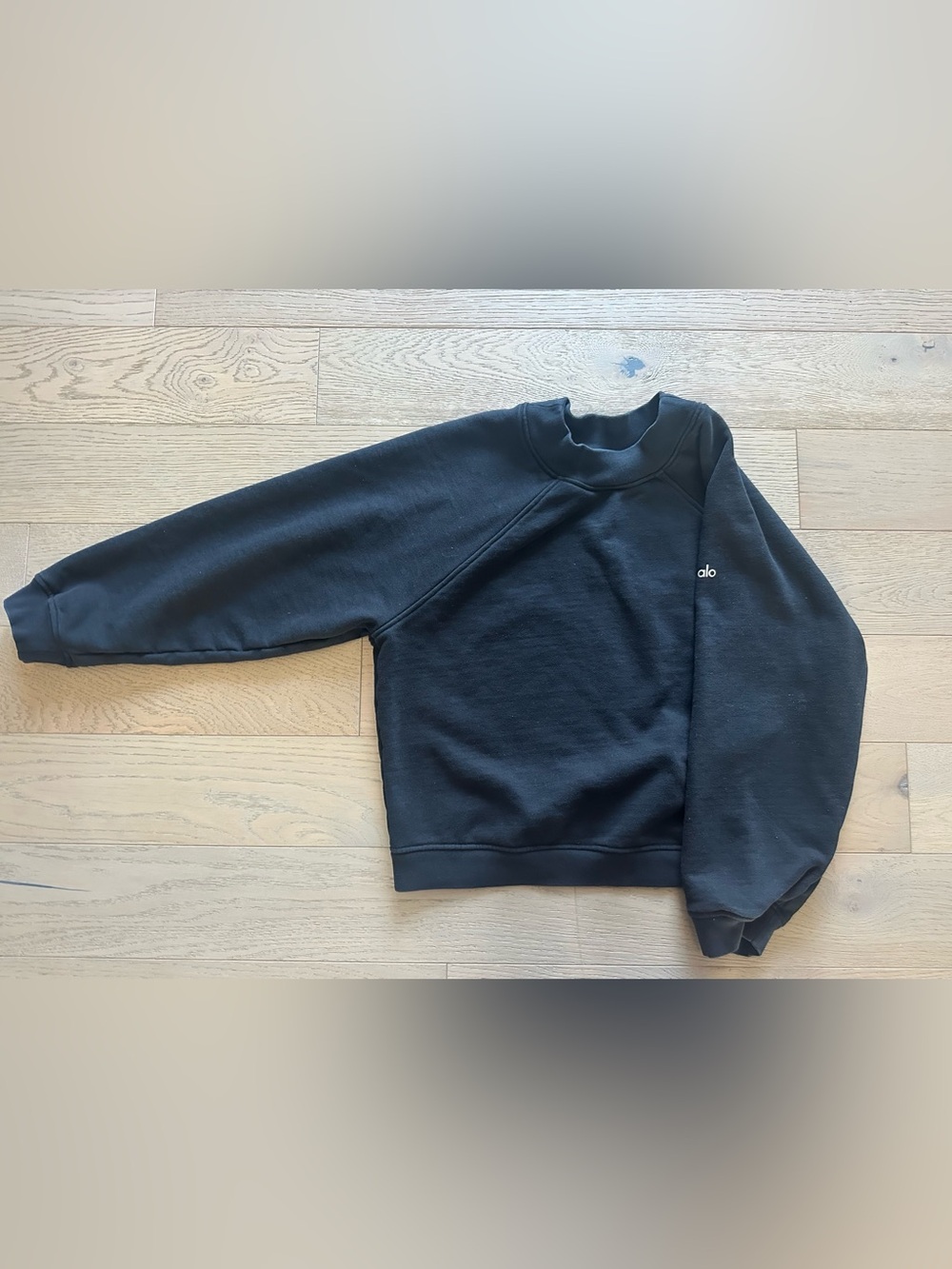 ALO medium black crewneck sweatshirt